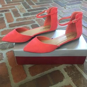 Breckelle’s ankle strap flats
